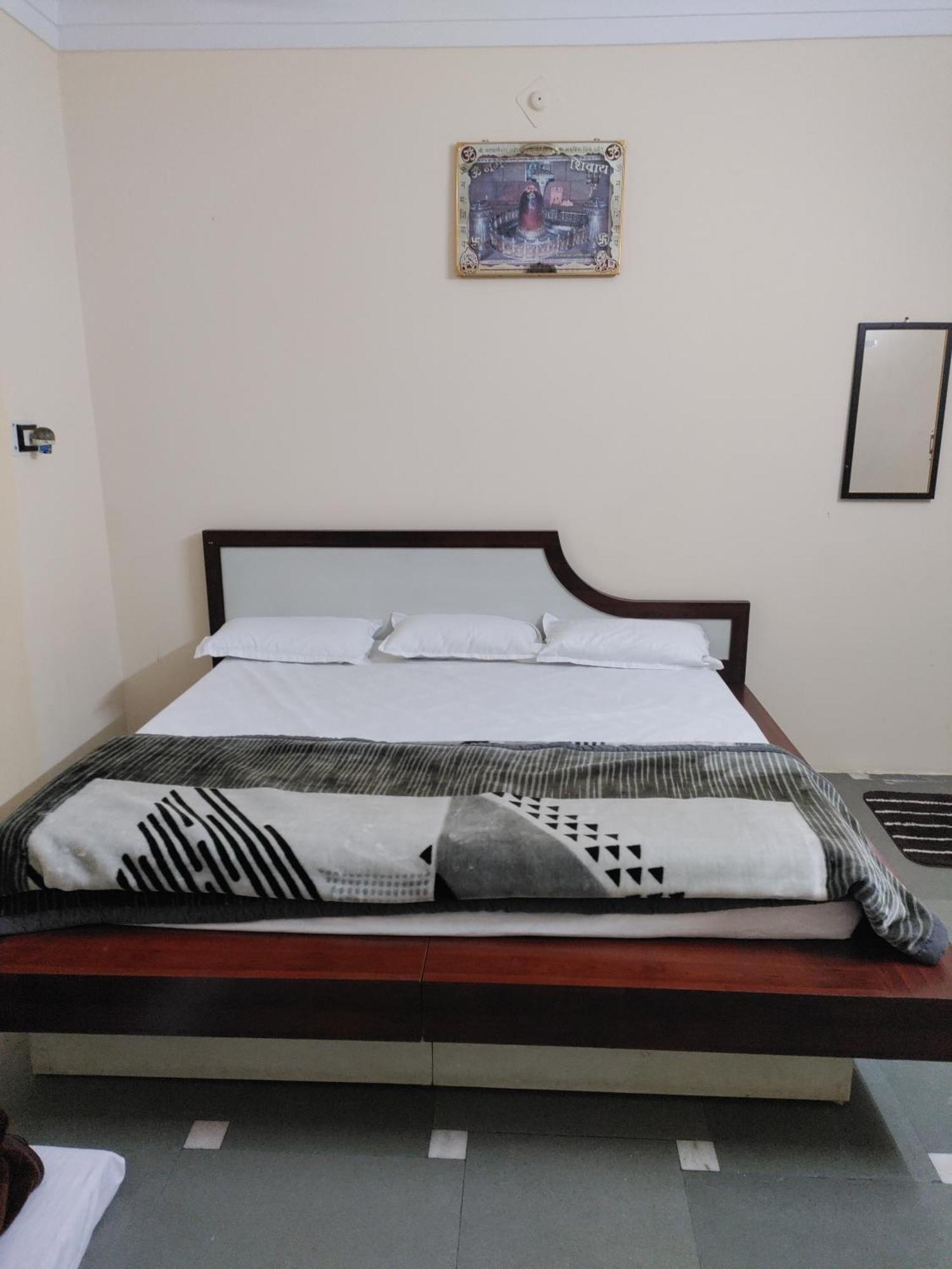 Ramashray Guest House Ujjain Bagian luar foto